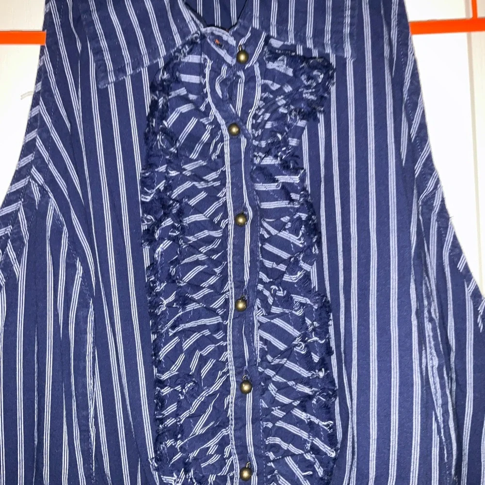 Top - Picture 2 of 4